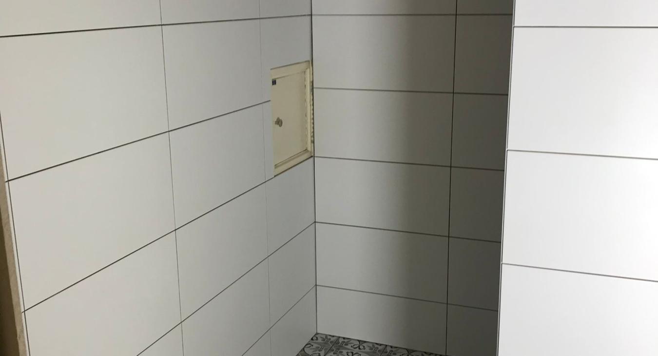 badkamer_douche_instap_tegelwerk