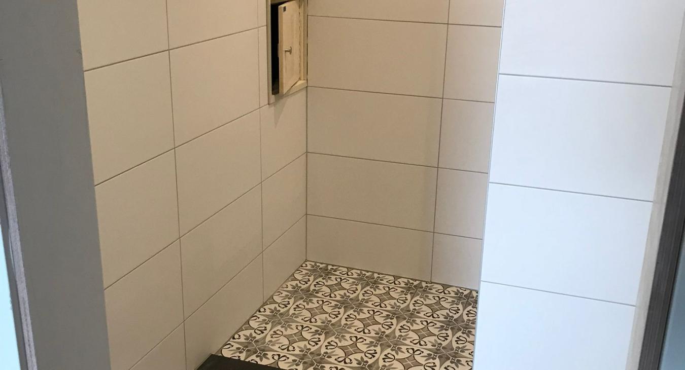 badkamer_douche_instap_tegelwerk